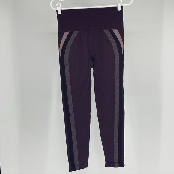 SPANX NWT SEAMLESS TRACK STRIPE LEGGINGS JAMMY PLUM MEDIUM - Picture 3 of 11